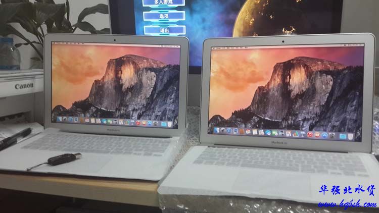 两台苹果笔记本