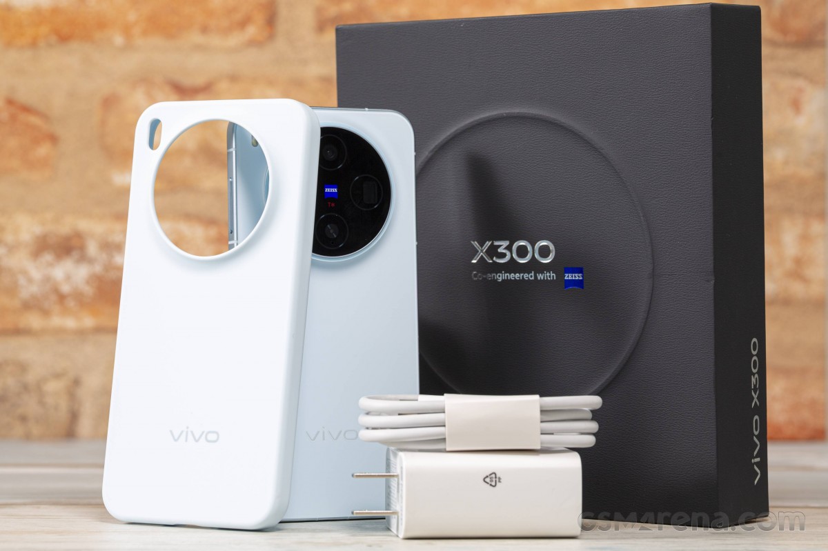 vivo X300 开箱,自在蓝机身与包装盒